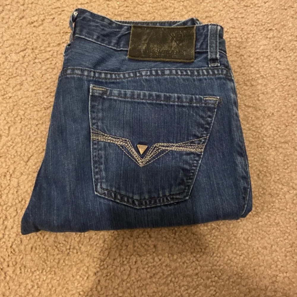 🆕Guess slim straight jeans 30